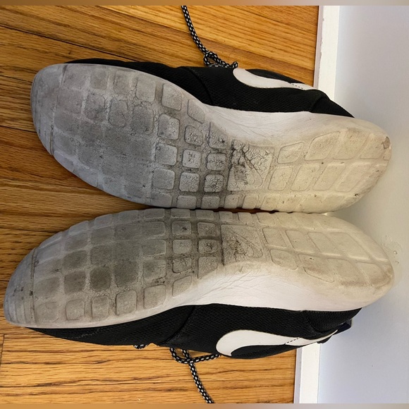 Nike Roshe Run shoes - Picture 4 of 4